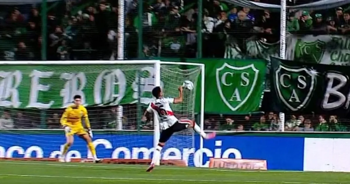 Por qué el VAR le anuló un gol a River en el empate con Sarmiento en Junín