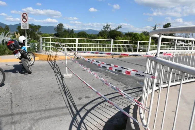 clausuran el puente de santa lucia por riesgo estructural