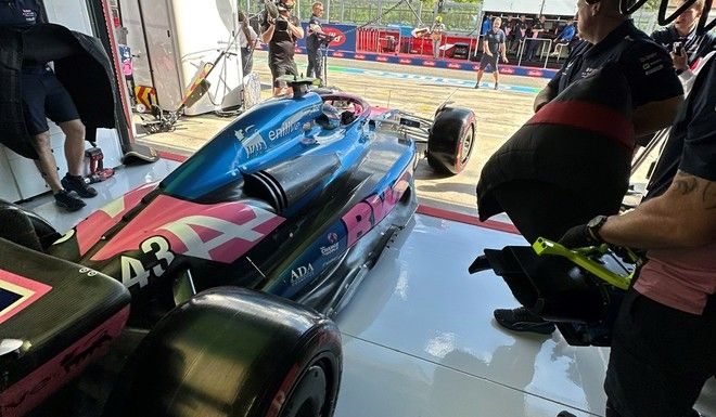 el trabajo de alpine para reparar el auto de colapinto video
