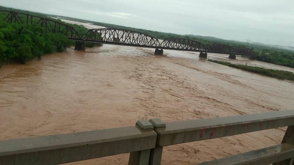 oran fueron a pescar y quedaron atrapados por la crecida del rio bermejo