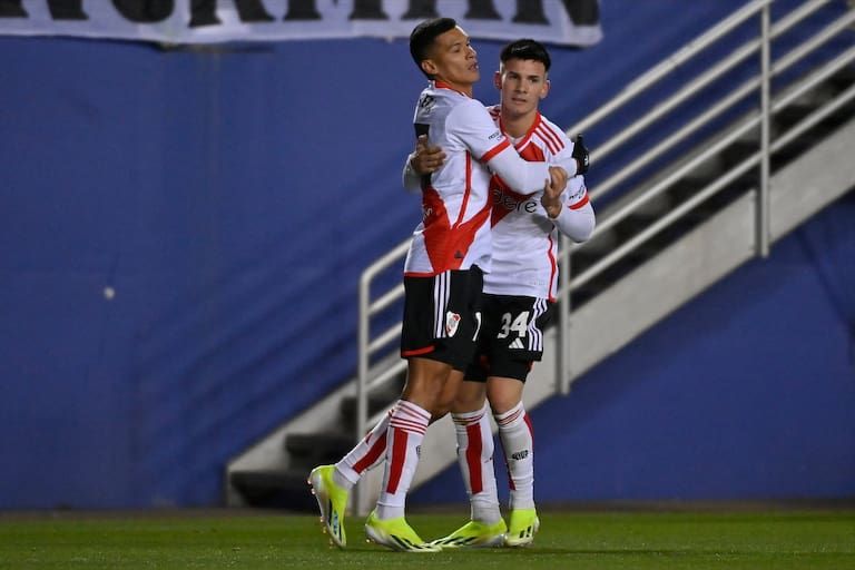 river juega por la copa de la liga frente a barracas central en busca de su primer triunfo