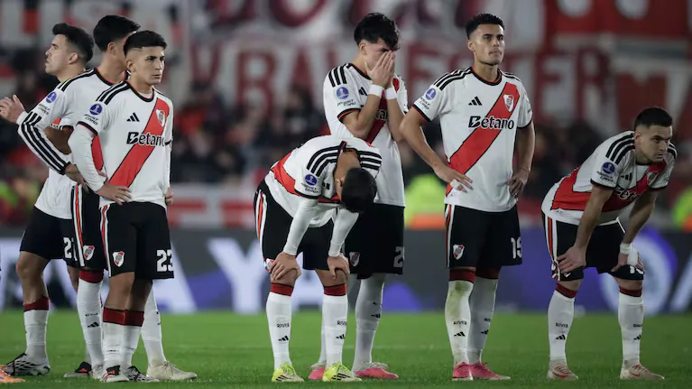 Papelón de River: Eliminado en octavos de copa Sudamericana y silencio del técnico