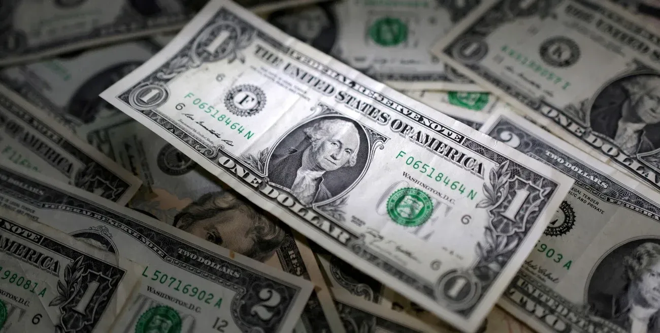 el dolar blue se recalienta y marca la agenda economica que significa la brecha con el oficial