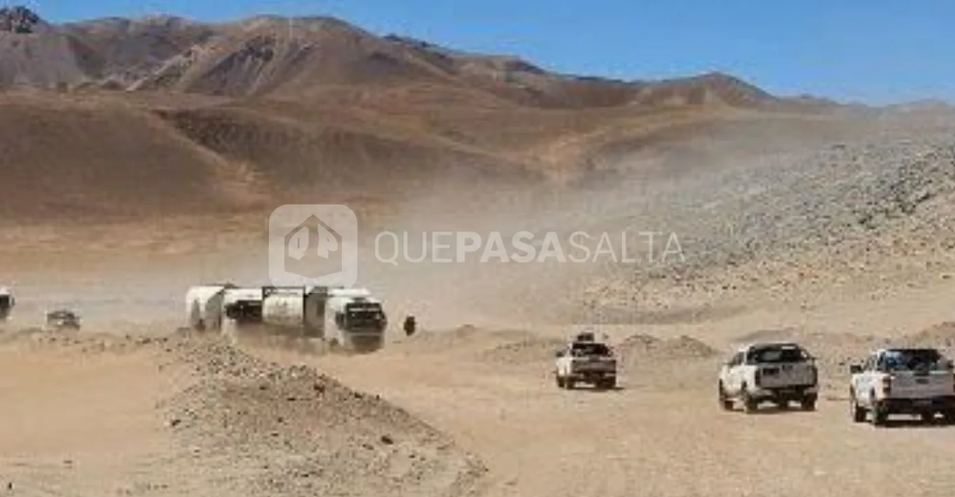Ruta 51: el viento llenó de arena Esquina Azul y dejó camiones parados horas