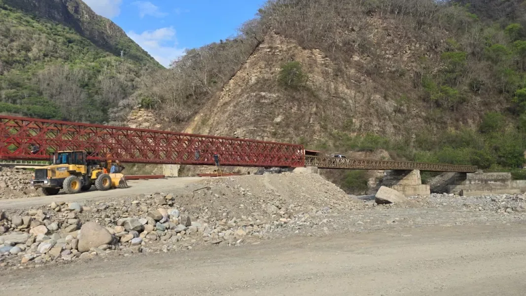 Sáenz anunció que la Provincia avanza con el montaje del puente Bailey de Los Toldos