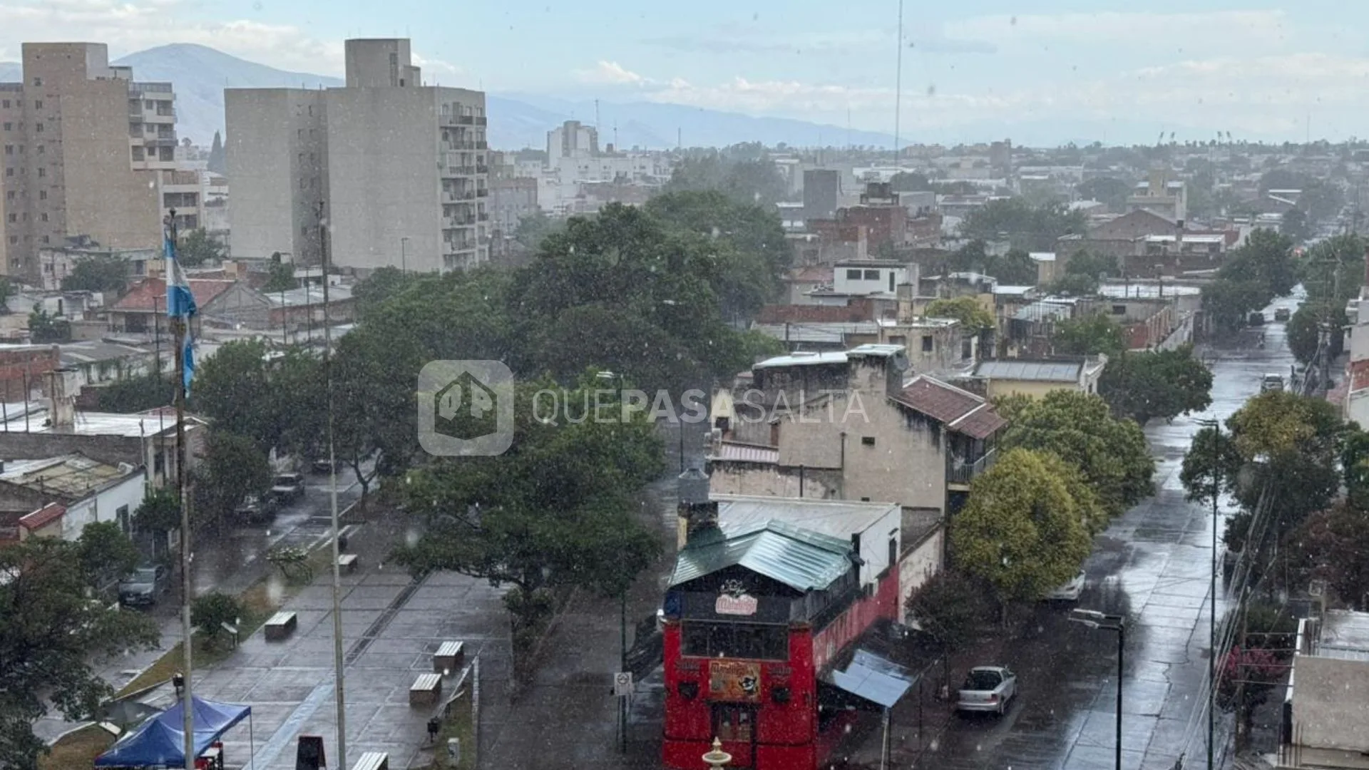 Salta amaneció con 11,6°C y lluvia, y la máxima del sábado no pasará de 15°C