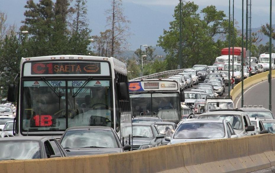 salta al limite un millon de viajes diarios tensionan el transito y fuerzan cambios urgentes