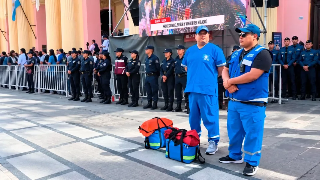 Equipo del SAMEC durante la presentación de la cobertura sanitaria del Milagro