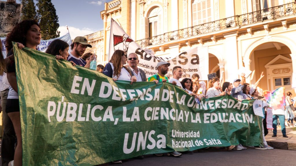 paro y marcha federal universitaria en salta contra el veto de milei y los libertarios