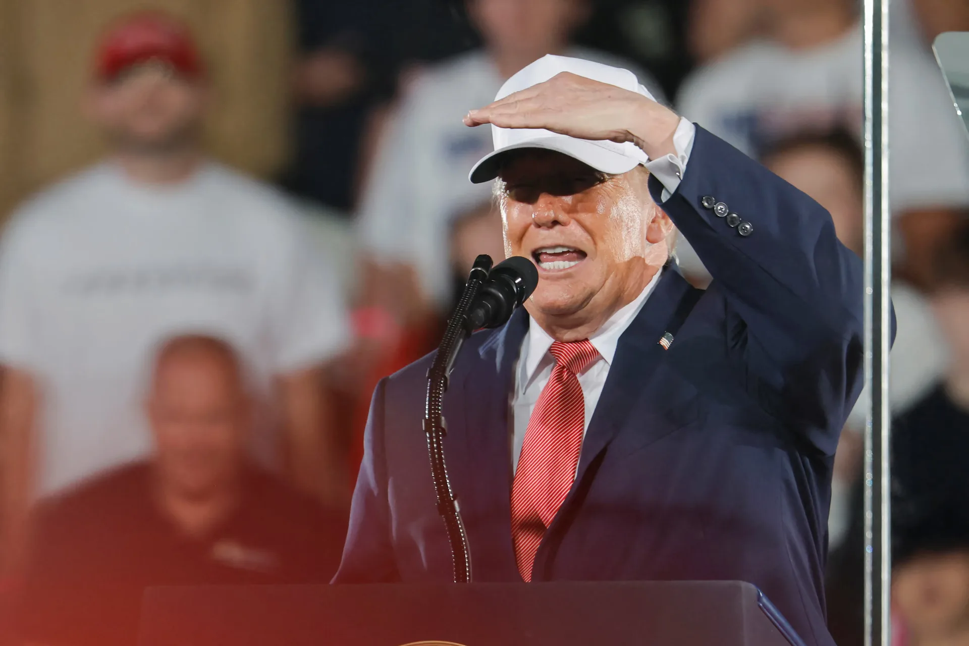 Trump destinó USD 1.500 millones del Pentágono a semiconductores en plena gira de campaña por las midterms