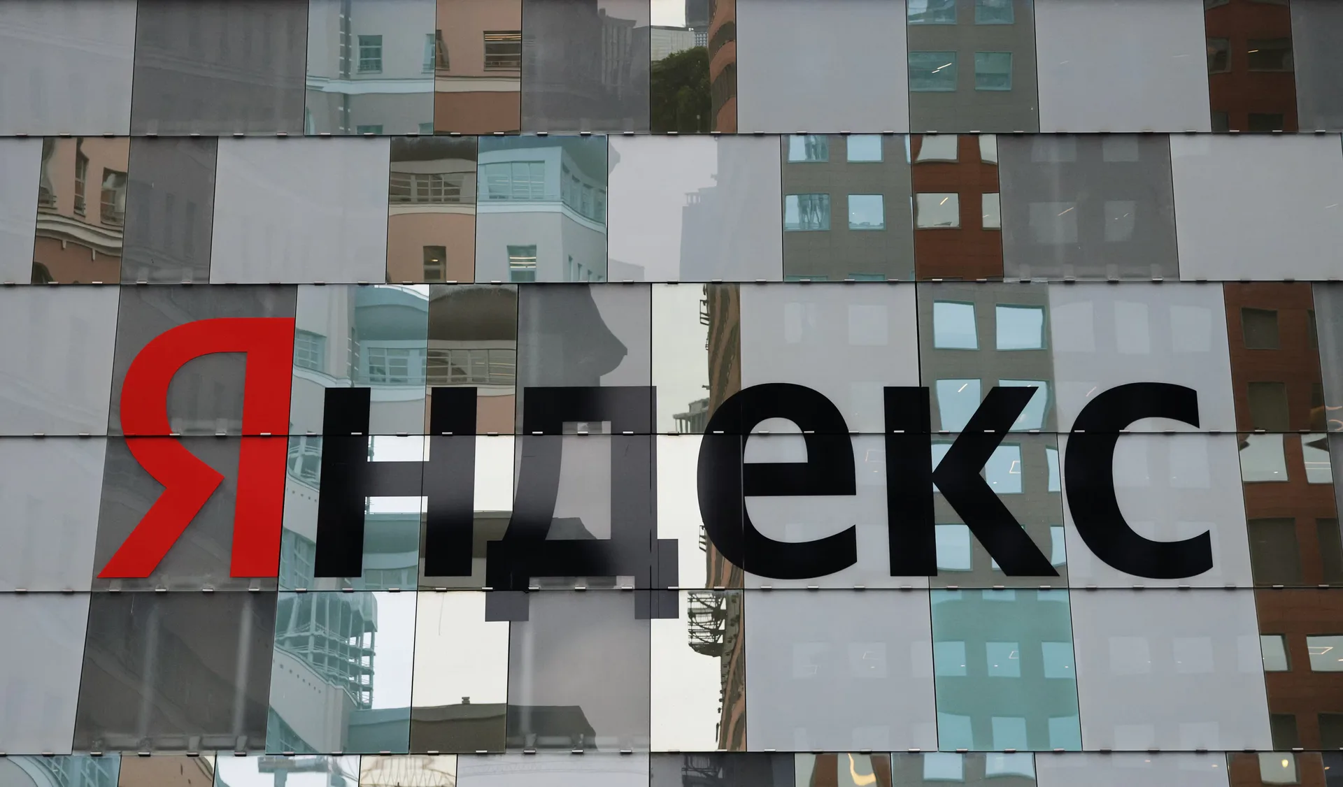 Ucrania golpeó tres centros de datos de Yandex y desató apagones digitales en toda Rusia