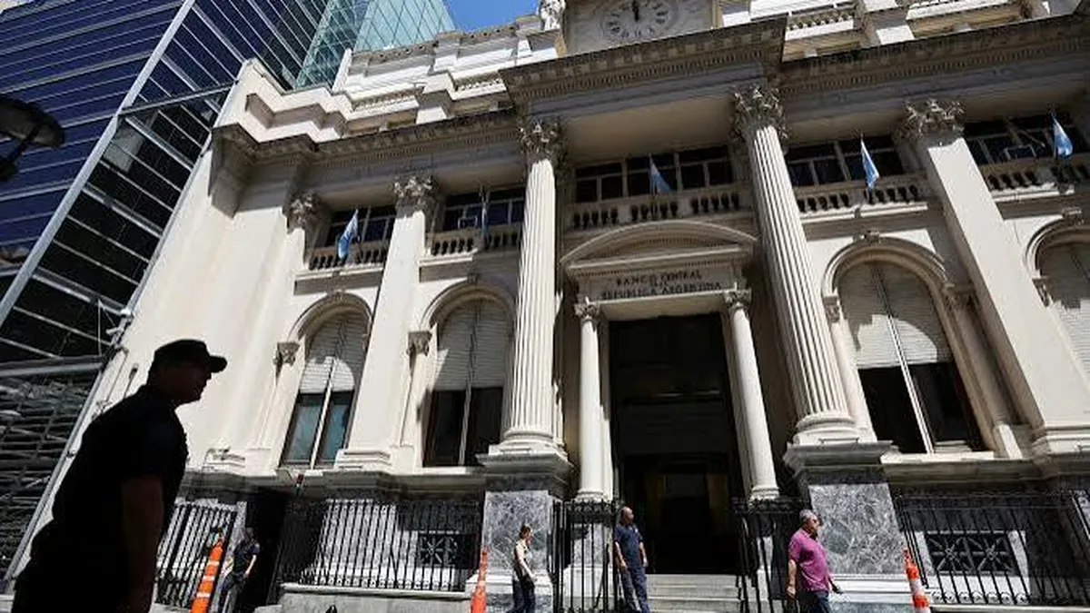 Un abogado pidió la detención de Caputo, Bausili y Curutchet por operaciones con el oro del Banco Central