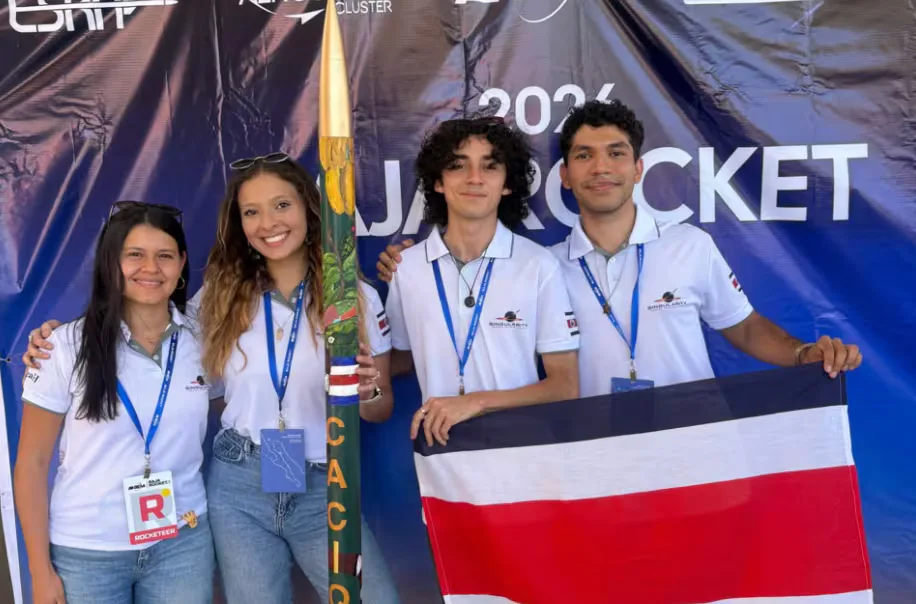 Un equipo de estudiantes costarricenses ganó una competencia de cohetería en México con un motor propio