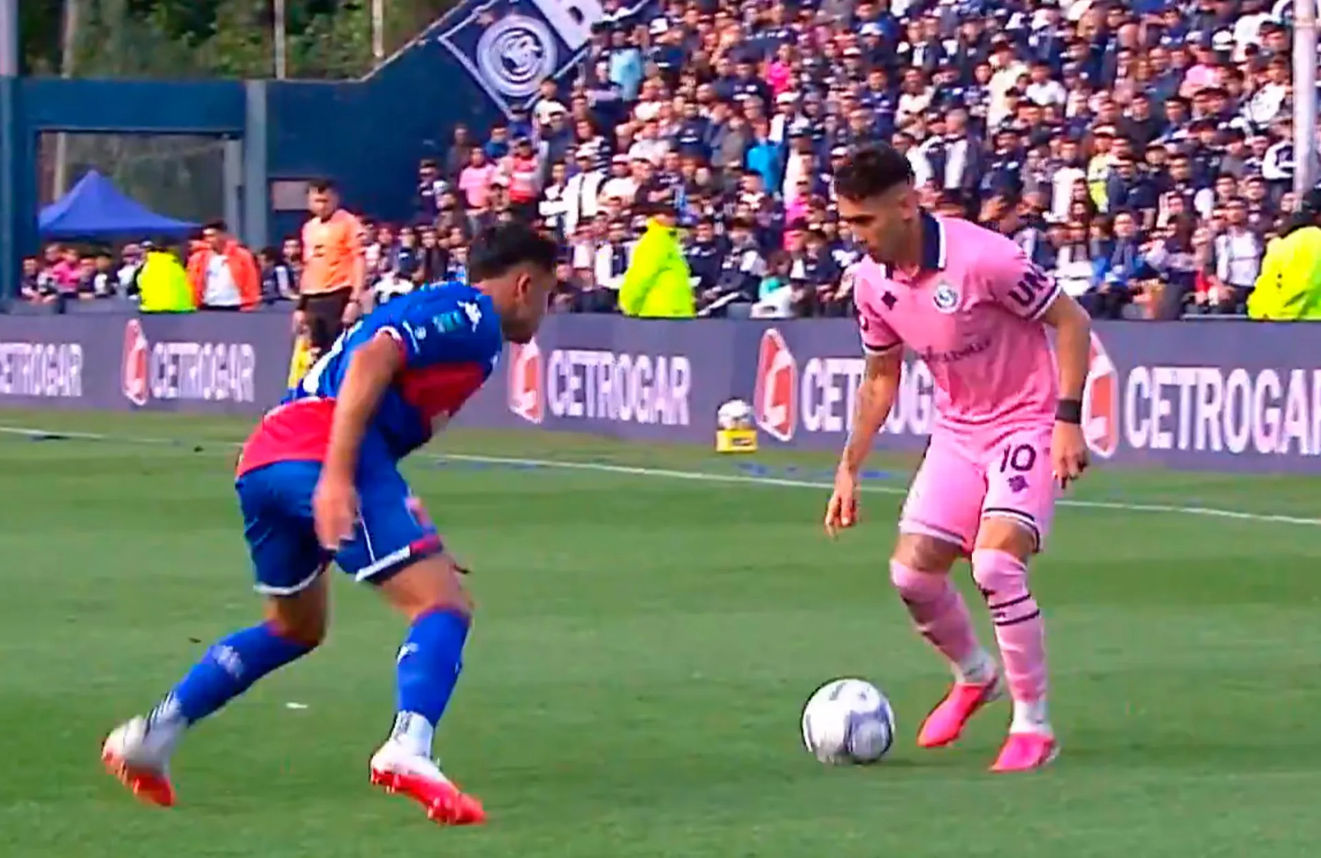 Un gol agónico de Tigre le sacó a Independiente Rivadavia el primer puesto de la tabla anual
