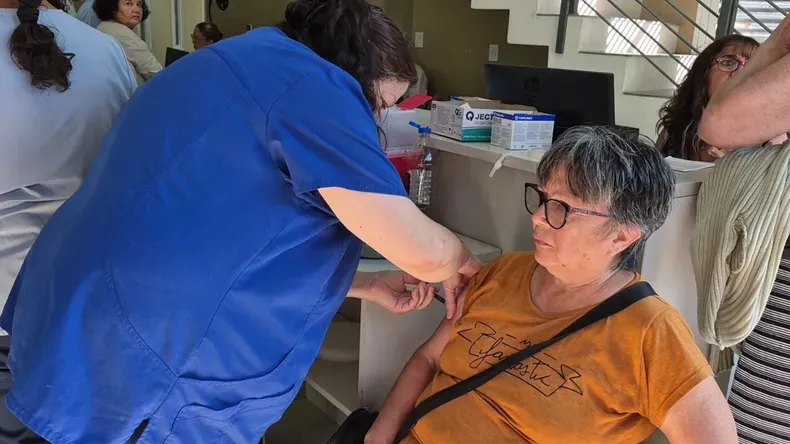 baja vacunacion y alta circulacion viral alerta sanitaria en salta y el pais por la gripe