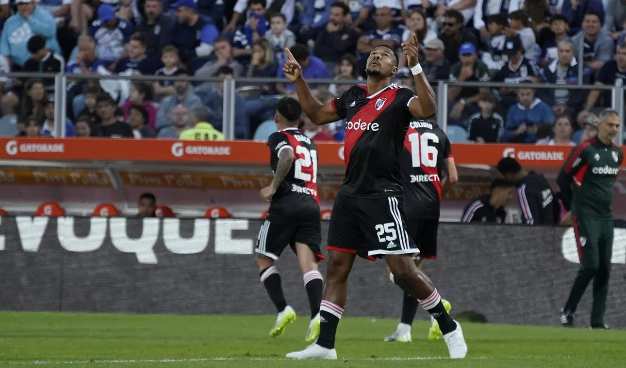 river lo dio vuelta y con sacrificio le gano 2 a 1 a gimnasia y esgrima de la plata