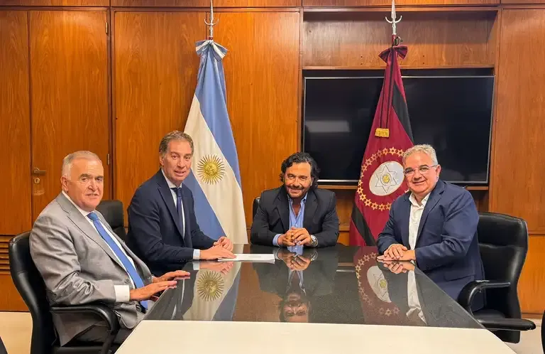 en la casa de salta saenz se reunio con jaldo jalil y santilli