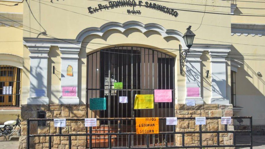los chicos de la sarmiento retoma clases presenciales en dos espacios distintos