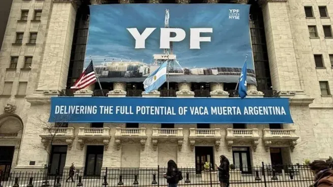 ypf la corte de apelaciones de nueva york suspendio la entrega de las acciones a los buitres